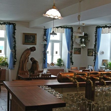 Restaurace A Penzion Ubrousku Prostri Se Nová Bystřice Eksteriør billede