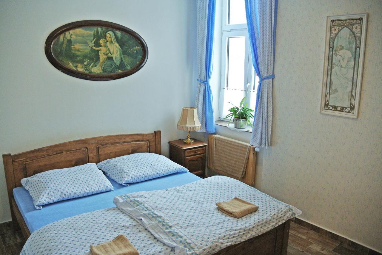 Restaurace A Penzion Ubrousku Prostri Se Nová Bystřice Eksteriør billede