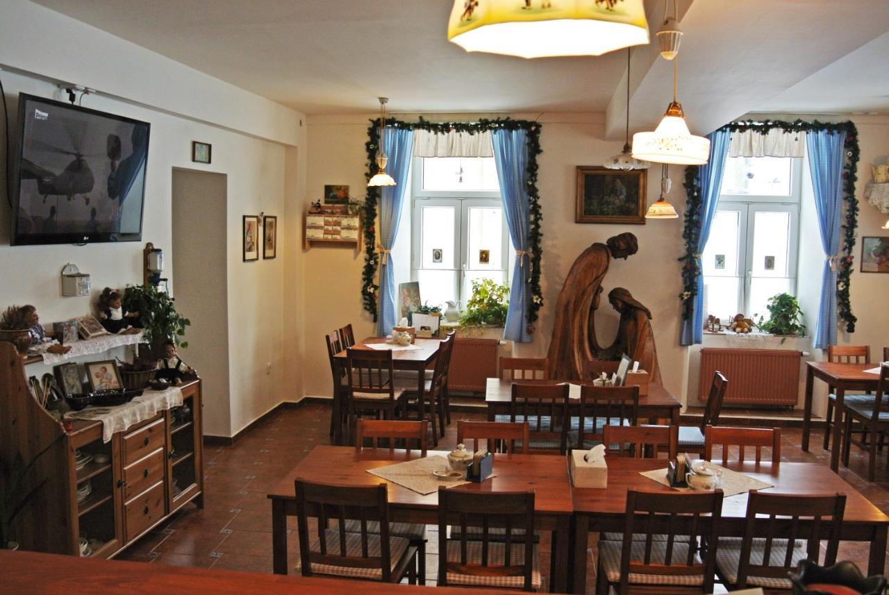 Restaurace A Penzion Ubrousku Prostri Se Nová Bystřice Eksteriør billede